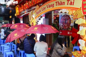 Nhìn chung, giá vàng trong nước và thế giới đang trải qua những biến động mạnh mẽ mà các nhà đầu tư cần lưu ý.