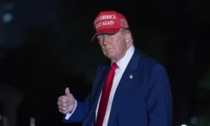 Giới siêu giàu Mỹ bán tháo cổ phiếu trước cú sốc thị trường do chính sách thuế của Trump